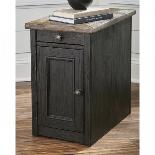 TYLER CREEK CHAIR SIDE TABLE